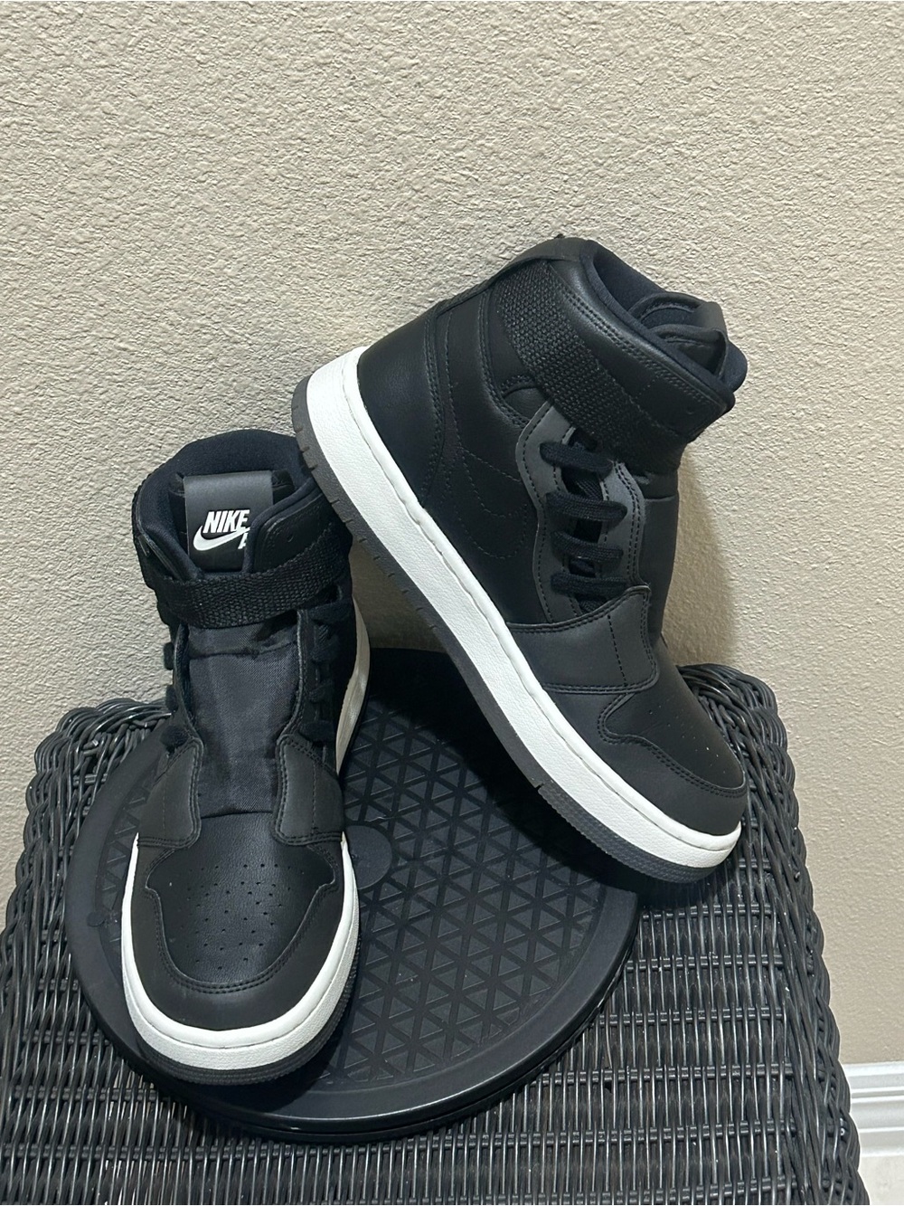 Size 8.5 Jordan 1 Nova XX Black Sail AV4052-002